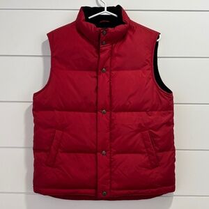 Roots men's red duck down & feather filled zip and snap closure vest size M